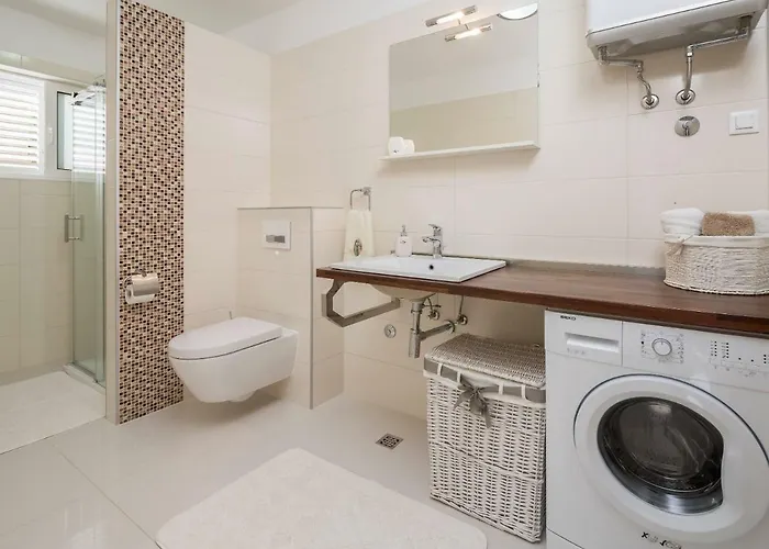 Silvio * سيغيت فغانييتْسا